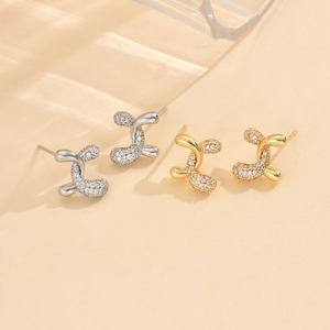 Boucles d'oreilles à emboîtement Double C tendance et élégantes or et argent avec zinc, cuivre et zircone incrustés cadeaux d'anniversaire pour les filles - Product Image 6