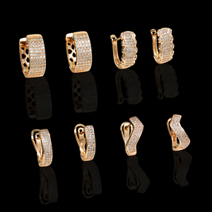 Modernos Pendientes de Aro Chapados en Oro de 18K para Mujer, Lujosos Pendientes Huggie con Micro Circonitas Cúbicas en Forma de Ola Zig <span class=keywords><strong>Zag</strong></span>, Joyería al por Mayor - Product Image 1