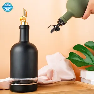 Botol minyak zaitun kaca hitam matte kustom, otomatis kelas atas 50ML 375ml 500ml 750ml 1000ml dengan gabus kayu