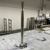 Edelstahl-Glasgeländer für den Außenbereich mit quadratischem schwarzem Pfosten für Terrassen