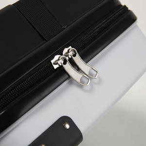 Nouvelle mini valise 14 pouces en ABS/PC, portable, pour cosmétiques, avec roulettes pivotantes, couleur unie, design à rivets - Product Image 4