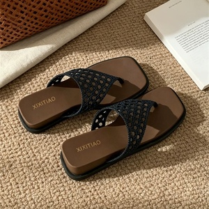XIXITIAO RTS Tongs de mode ajourées tressées pour femmes, à bout carré et semelle épaisse, style vacances d'été et station balnéaire - Product Image 4