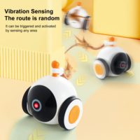 Evernew Jouet pour chats et chatons intelligent, moderne et classique, écologique, avec roue magique, voiture de course électrique en plastique miniature, thème spatial de Noël