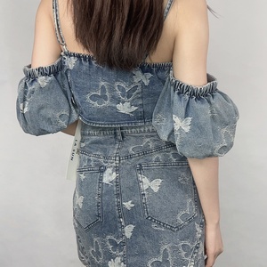 ชุดเดรสยีนส์เซ็กซี่แบบสั่งทำสำหรับผู้หญิง OEM เสื้อและกระโปรงแฟชั่นใหม่ แขนกุด ปักลายดอกไม้ สไตล์ลำลองสำหรับฤดูร้อน - Product Image 3