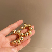 Orecchini a cerchio in metallo con ago in argento 925, orecchini geometrici a cerchio, orecchini a goccia con perla minimalista da donna