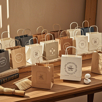 Sacs en papier kraft personnalisés avec logo imprimé, réutilisables et recyclables, avec poignées, pour l'emballage de vêtements, les expositions et les supermarchés (vente en gros)