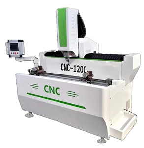 Centre d'usinage CNC pour le fraisage de métaux, la fabrication de profilés en aluminium et UPVC, et la perçage et taraudage de trous de charnières pour portes - Product Image 1