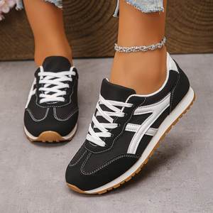Chaussures de sport décontractées rétro bicolores noir et blanc avec lacets pour un port respirant au quotidien - Product Image 4