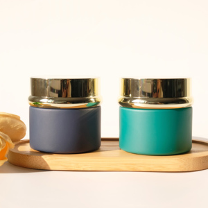 Envase Cosmético, Tarro de Vidrio Azul Esmerilado para Crema Facial con Tapa Dorada - Product Image 6