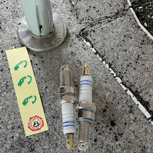 Bougie d'allumage moteur UR2CC UR3DC pour tricycle/moto - Product Image 1