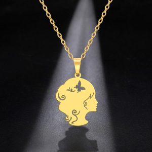 Nouveau design, collier plaqué or personnalisé en acier inoxydable, pendentif créatif en forme de papillon ajouré, collier avec avatar. - Product Image 1