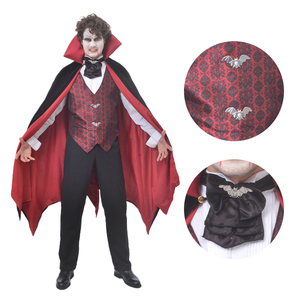 Elegante Mantello da Vampiro con Motivo a Pipistrello per Cosplay ed Eventi a Tema Oscuro - Product Image 3