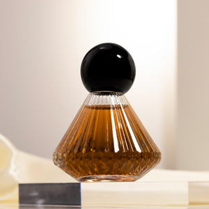 Envase <span class=keywords><strong>de</strong></span> Perfume Vacío <span class=keywords><strong>de</strong></span> <span class=keywords><strong>Vidrio</strong></span> Esmerilado Cónico <span class=keywords><strong>de</strong></span> Lujo <span class=keywords><strong>de</strong></span> 30 ml, Serigrafía con Rayas Verticales, Pulverizador Recargable, Venta al por Mayor, Caja <span class=keywords><strong>de</strong></span> 100 Unidades - Product Image 1