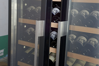Grande capacité 735L Refroidissement direct du vin, de la bière et des boissons Réfrigérateur électrique avec porte en verre autoportant pour usage domestique