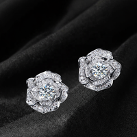 Set Perhiasan Mewah Perak 925 VVS GRA Moissanite Kalung dan Anting dengan Liontin Bunga Mawar Lulus Uji Berlian untuk Pernikahan