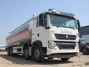 Camion-citerne à huile Sinotruk 18000L-30000L en promotion pour le transport de matériaux et le ravitaillement d'avions - Product Image 3