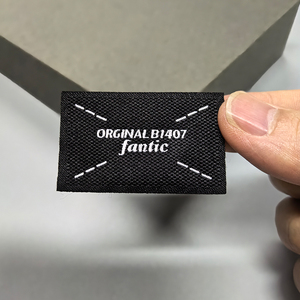 Étiquette tissée personnalisée en satin de coton thermocollante, patch personnalisé, étiquettes tissées personnalisées avec support adhésif <span class=keywords><strong>pour</strong></span> vêtements - Product Image 3