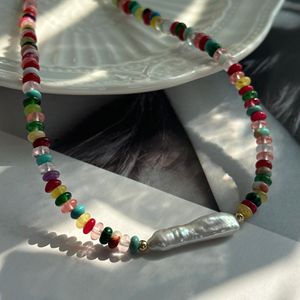 Collier Minimaliste Quotidien avec Perles d'Eau Douce Irrégulières et Pierres Précieuses Superposées, Cadeau pour Demoiselle d'Honneur - Product Image 3