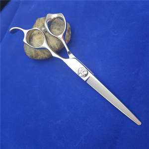 กรรไกรตัดผมมืออาชีพ 6 นิ้ว สแตนเลสสตีล กรรไกรตัดผมแบบแบน กรรไกรซอยผม ด้ามยาว ใบมีดคม ผลิตที่ซูโจว - Product Image 1