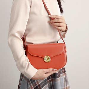 Nouveauté 2025 : Sacs à bandoulière et sacs à main en cuir pour femmes, sacoche vintage en forme de croissant, personnalisation OEM disponible - Product Image 3