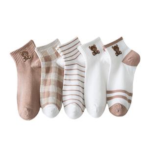 Chaussettes courtes en coton pour femmes, motif ours de dessin animé, tricotées, respirantes, écologiques, avec logo personnalisé, vente en gros - Product Image 1