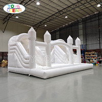 Château gonflable blanc avec double toboggan, château gonflable pour mariage et location pour fêtes