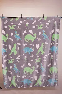 100% Polyester flanelle magique lumineux enfants couverture personnalisé motif étoile licorne lueur dans les couvertures sombres pour les enfants