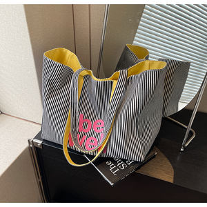 Bolso de mano de lona de diseño reversible, bolso de compras de gran capacidad a rayas a la moda, bolso de hombro de lona reversible reutilizable - Product Image 3