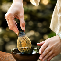 Fouet à matcha en bambou gravé sur mesure, style Japandi, fouet cérémoniel droit en bambou violet Zhen