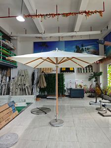 ร่มสนามกลางแจ้งทรงสี่เหลี่ยมมีเสาและโครงกลางลายไม้ที่สวยงาม หลังคาสีขาว และฐานทรงกลมที่แข็งแรง - Product Image 2
