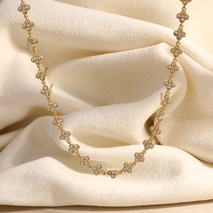 SUMMLY <span class=keywords><strong>Collana</strong></span> con Ciondolo Vintage a Quadrifoglio con Zirconi Incastonati, Placcata in Oro 18K, in Acciaio Inossidabile, Gioielli di <span class=keywords><strong>Moda</strong></span> per Donne - Product Image 2