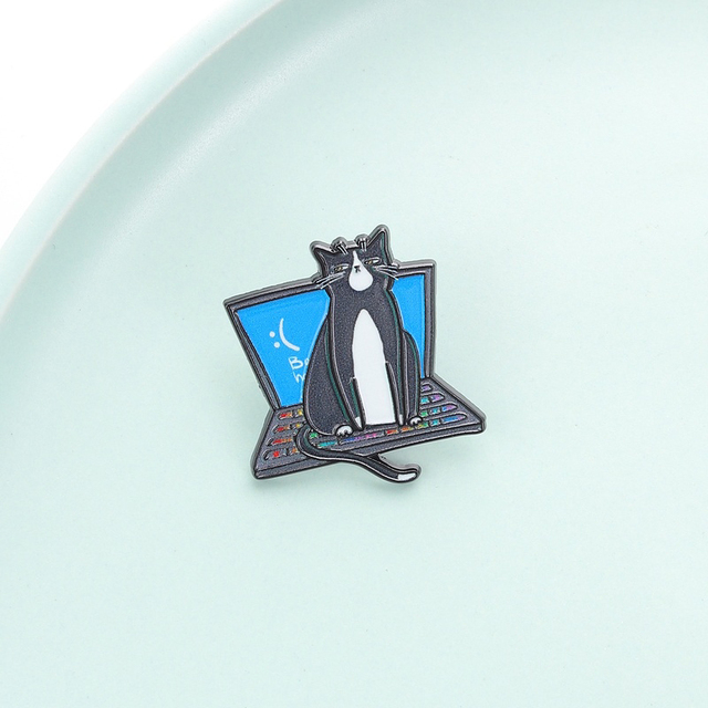 Custom Cat Laptop Blue Screen Enamel Pin Funny Animal Brooches Fashion Jewelry Badge for Software Engineer