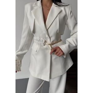Conjunto de Traje Blanco para Mujer con Chaqueta y Pantalones con Detalle de Cinturón de Cadena, Combinación Perfecta - Product Image 4
