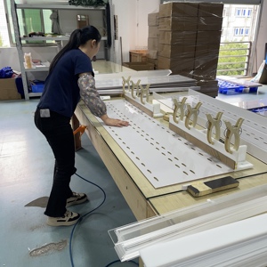 Exhibidor de Acrílico Blanco para Power Bank con Luz LED, Soporte en Forma de L de Perspex para Accesorios de Teléfono, Exhibidor para Tienda - Product Image 5