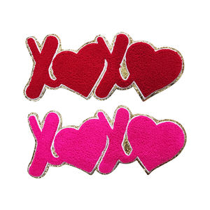 Toalla de chenilla grande personalizada al por mayor para el Día de San Valentín Xoxo bordado letras lentejuelas parches de hierro para ropa - Product Image 1