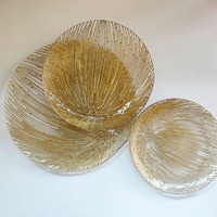 Ensemble de plaques de verre de 13 pouces de forme ronde de luxe en perles dorées pour la décoration de table d'événement de mariage