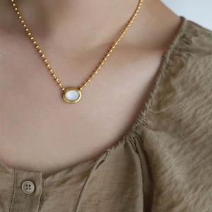 Collares de Plata y Oro PVD Antideslustre de Moda, Joyería Fina de Acero Inoxidable 316L, Collar de Concha Natural para Mujer - Product Image 1