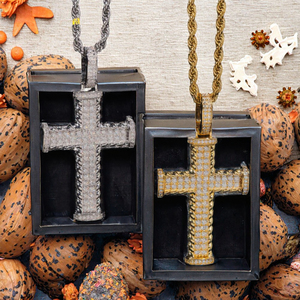 Listo para Enviar: Colgante de Cruz de Moissanita con Incrustaciones, Chapado en Oro Rosa, Plata de Ley 925, Estilo Hip Hop, Unisex, $24 - Product Image 3