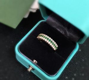 Bague de mariage minimaliste et délicate Xinfly 18K entièrement sertie d'émeraudes vertes et de diamants - Product Image 2