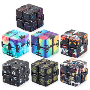 Cube anti-stress sensoriel magique à tenir en main pour adultes, jouet pour soulager l'anxiété, cadeaux de fête de Noël - Product Image 4