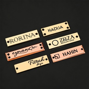 Etiqueta Metálica de Aleación de Zinc con Logotipo Grabado Personalizado para Ropa, Accesorios de Vestir, Bolsos, Trajes de Baño, Hijab y Abaya - Product Image 4