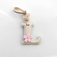 Breloque de sac en cuir tendance avec décor Sakura, pendentif lettre mignon pour sacs à main et cadeaux, ornement de sac alphabet pour femmes