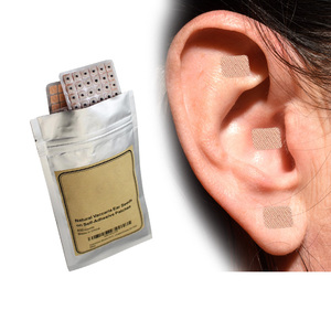 Nouveaux produits autocollants de graines d'oreille magnétiques perles d'acupuncture de <span class=keywords><strong>point</strong></span> d'oreille pour les soins de santé efficaces dans la gestion de la pression auriculaire - Product Image 1