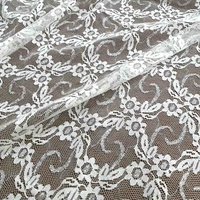 Tissu en dentelle douce de couleur blanc cassé