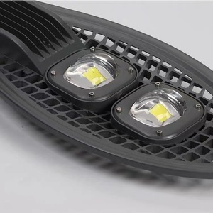 ไฟถนน LED แบบเสาสูง IP65 โครงสร้างอลูมิเนียมอัลลอยด์ แสงขาว 6000K ใช้งานได้นาน 50000 ชั่วโมง แรงดันไฟฟ้า AC 220V รับประกัน 10 ปี ขั้วหลอด E27 - Product Image 2