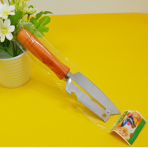Grande râpe quatre-en-un en acier inoxydable avec manche en bois, éplucheur de pommes et de fruits multifonctionnel pour la cuisine. - Product Image 3