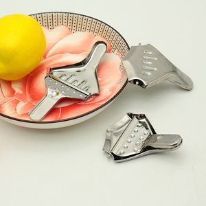 Presse-agrumes manuel en acier inoxydable, outil de cuisine - Product Image 1