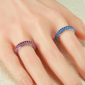 Anillo Clásico Goldleaf de Plata 925 con 3 Hileras de Moissanita, Anillos de Boda con Diamantes de Moissanita Redondos Rojos y Azules, Chapado en Rodio - Product Image 2