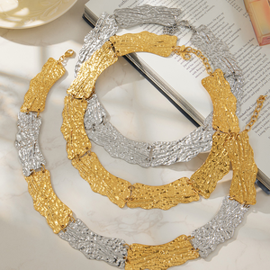 Collier en acier inoxydable de style médiéval, pendentif géométrique unique, chaîne de collier en forme de lame - Product Image 3