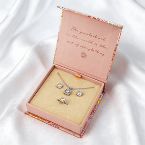 Caja de Joyería Magnética de Cartón Personalizada de Moda, Caja de Regalo para Mujer con Anillos, Aretes y Collares - Product Image 1